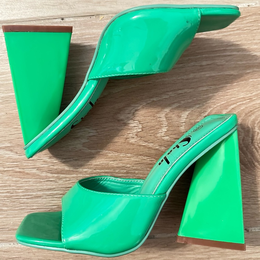 Chunky faux leather open toe block green heels